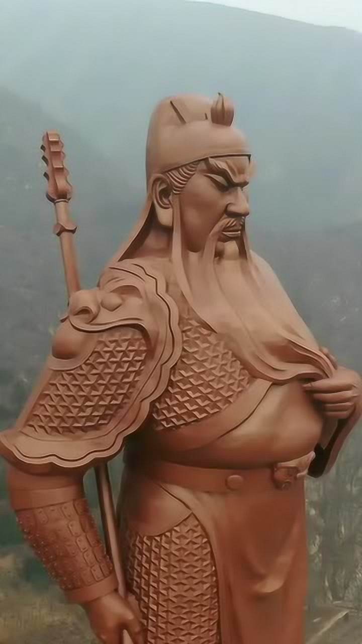 这是我见过最大的关公像,无意间拍到这一幕,真是开眼了