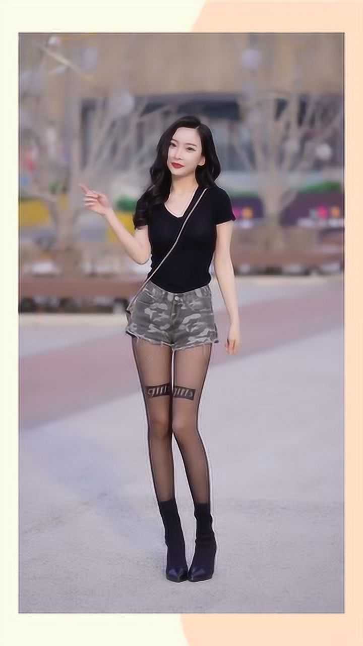 热裤丝袜小姐姐跳舞挺可爱的