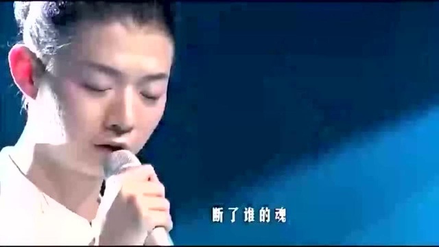 他现场献歌一曲,女音部分也能唱得如此美妙,观众被他俘获了芳心