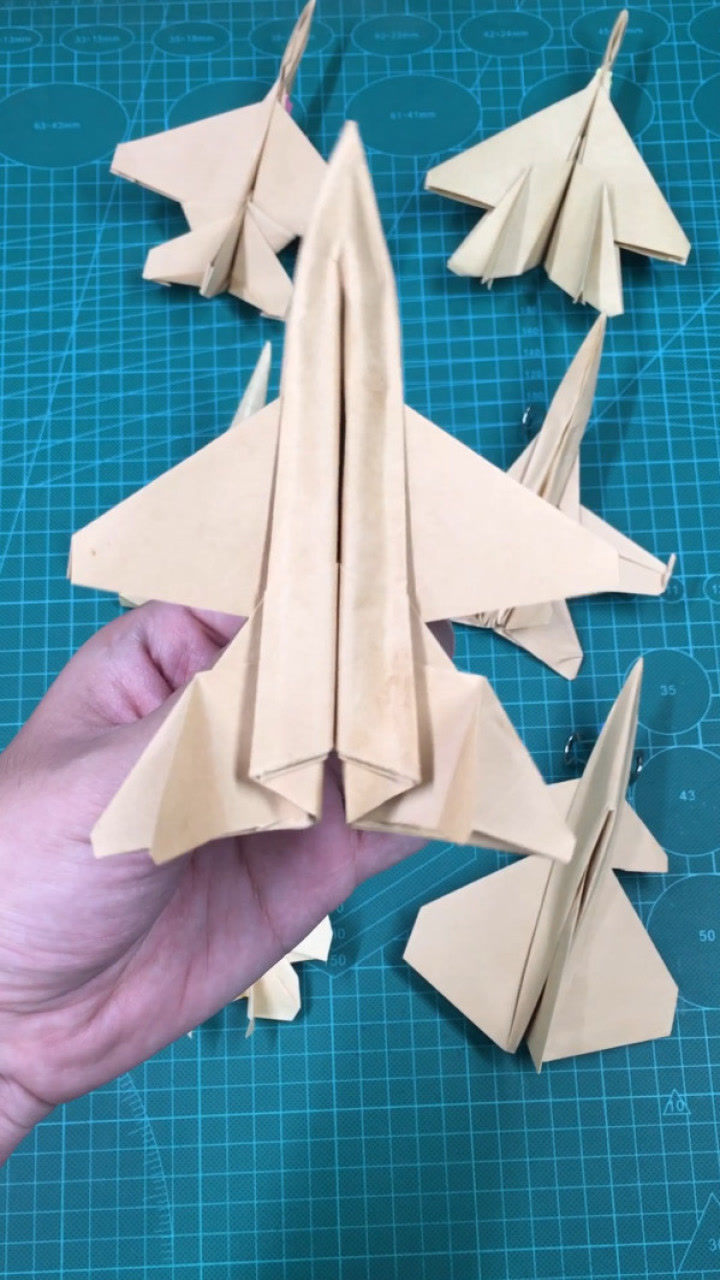 超仿真的f14折纸战斗机造型太酷了