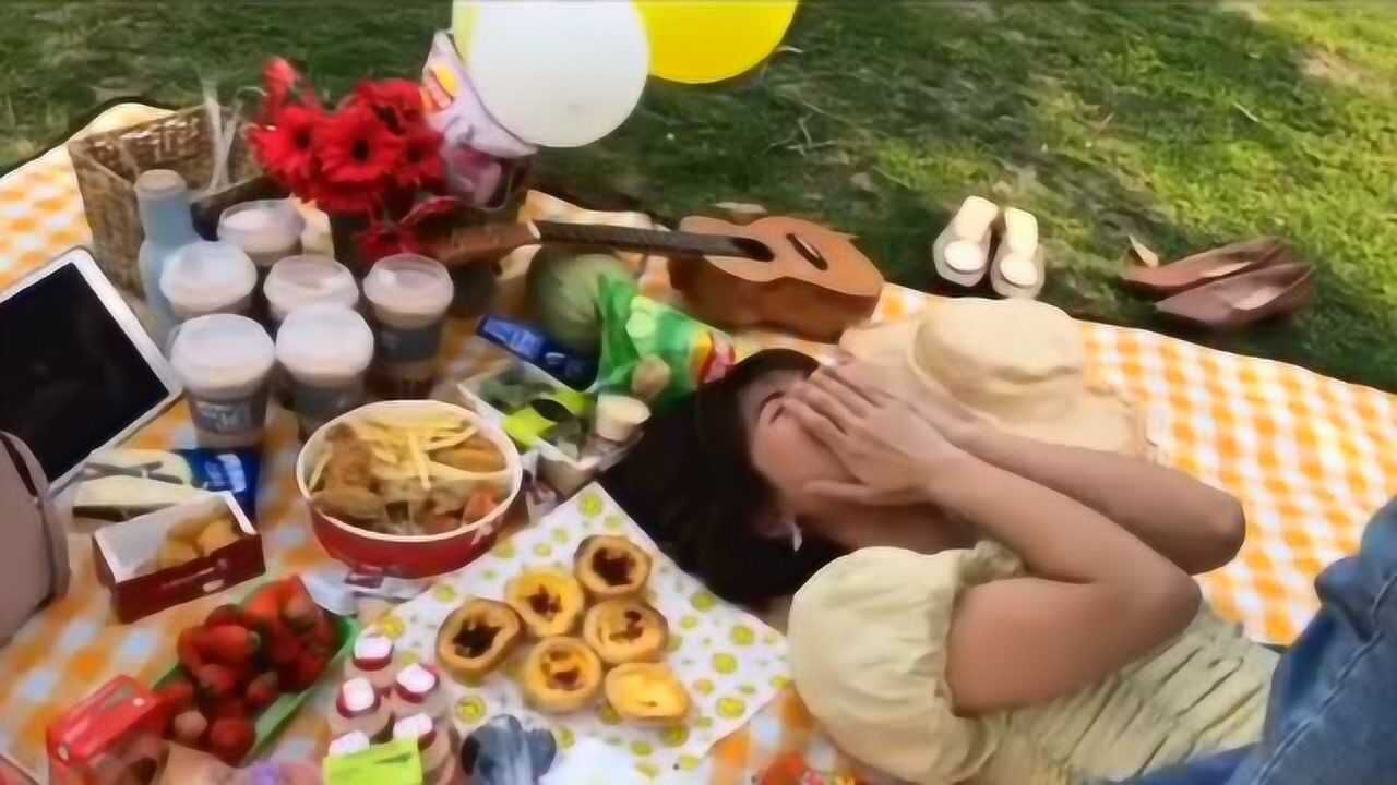 闺蜜野餐的正确拍照姿势笑声也太对不起这颜值了吧