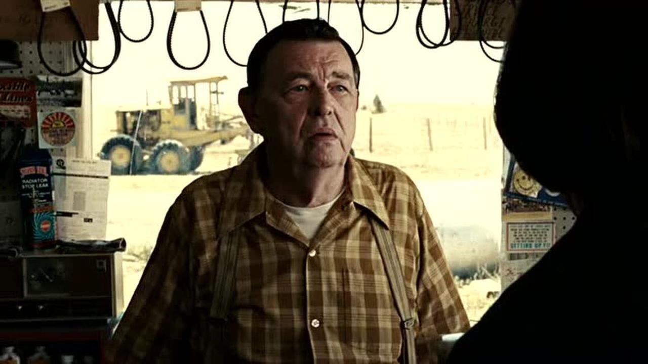 贾维尔巴登在"老无所依"中这个抛硬币应该是玩的最溜的了吧