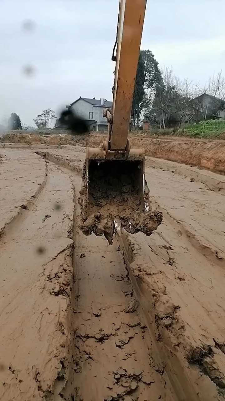 挖机挖坑,挖个小坑坑,板不板正你来说