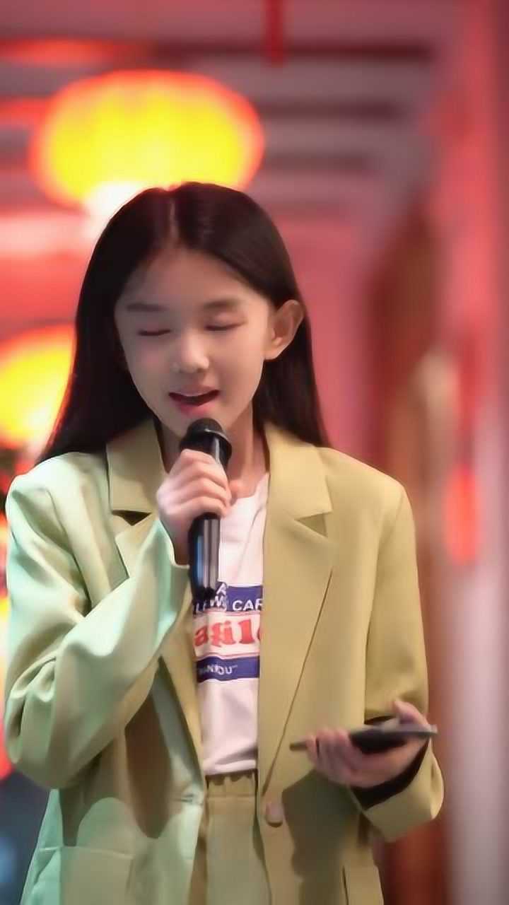 童模宋小睿才10岁就唱这么成熟的歌她还有童年吗