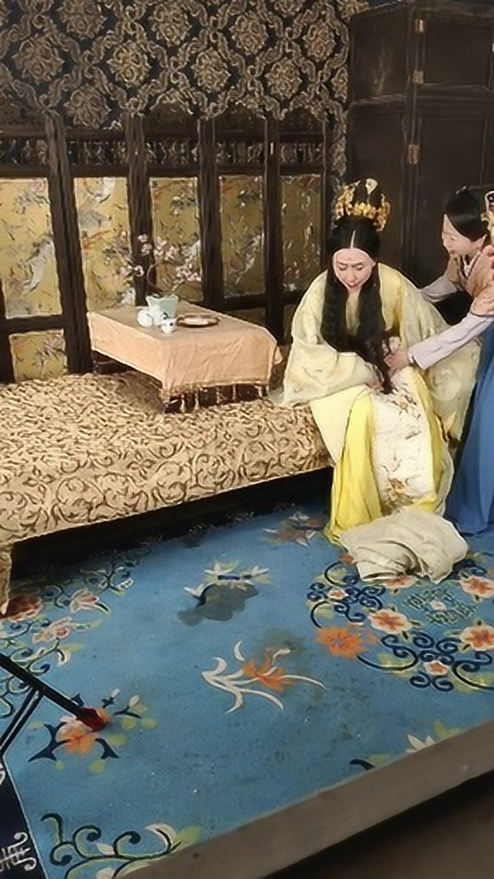 电视里皇后娘娘生小孩儿要宣太医的戏是这样拍的