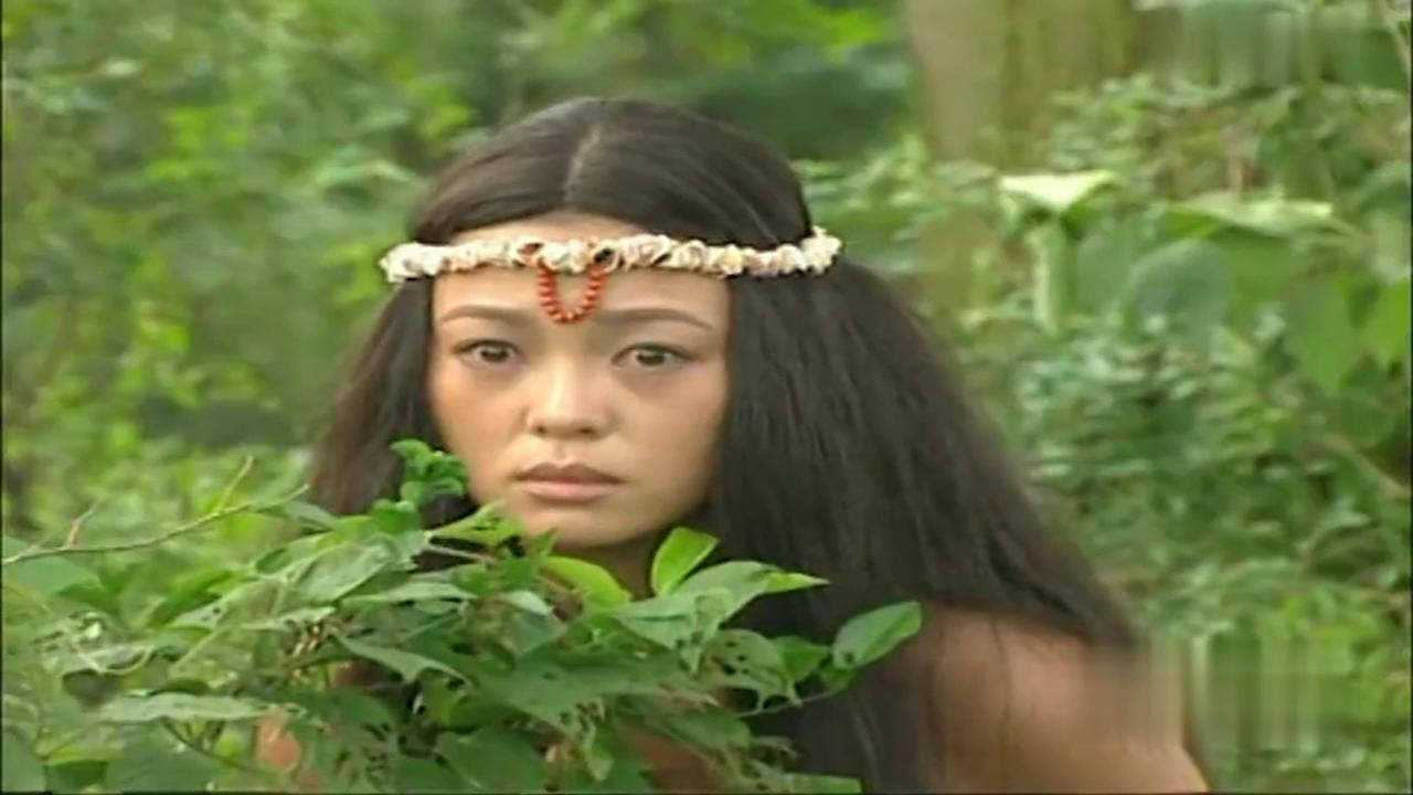 伏羲吃烤鸡女娲在树上馋得不行竟直接吃起了树叶