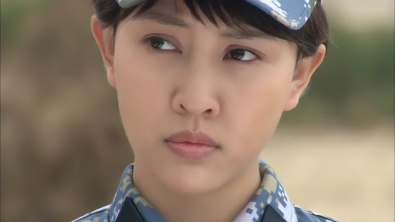 火蓝刀锋:邓久光让乌云和张冲比试,没想到张冲害羞跑掉,师傅却看穿