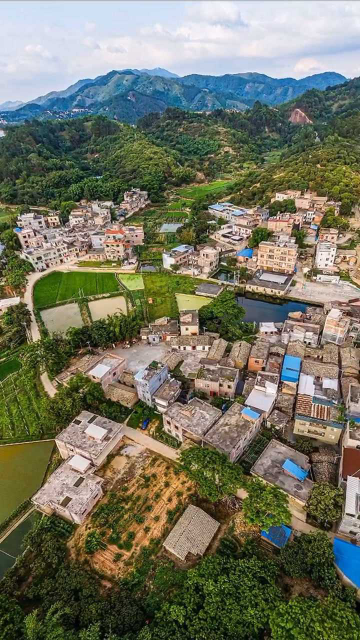 航拍广西灵山县佛子镇五一村