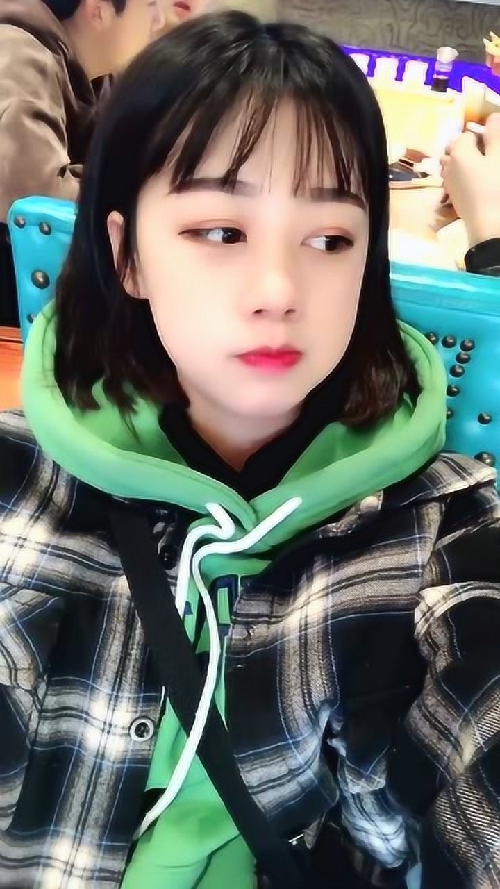 十七岁的小姐姐,这一脸清纯的样子,你喜欢吗?