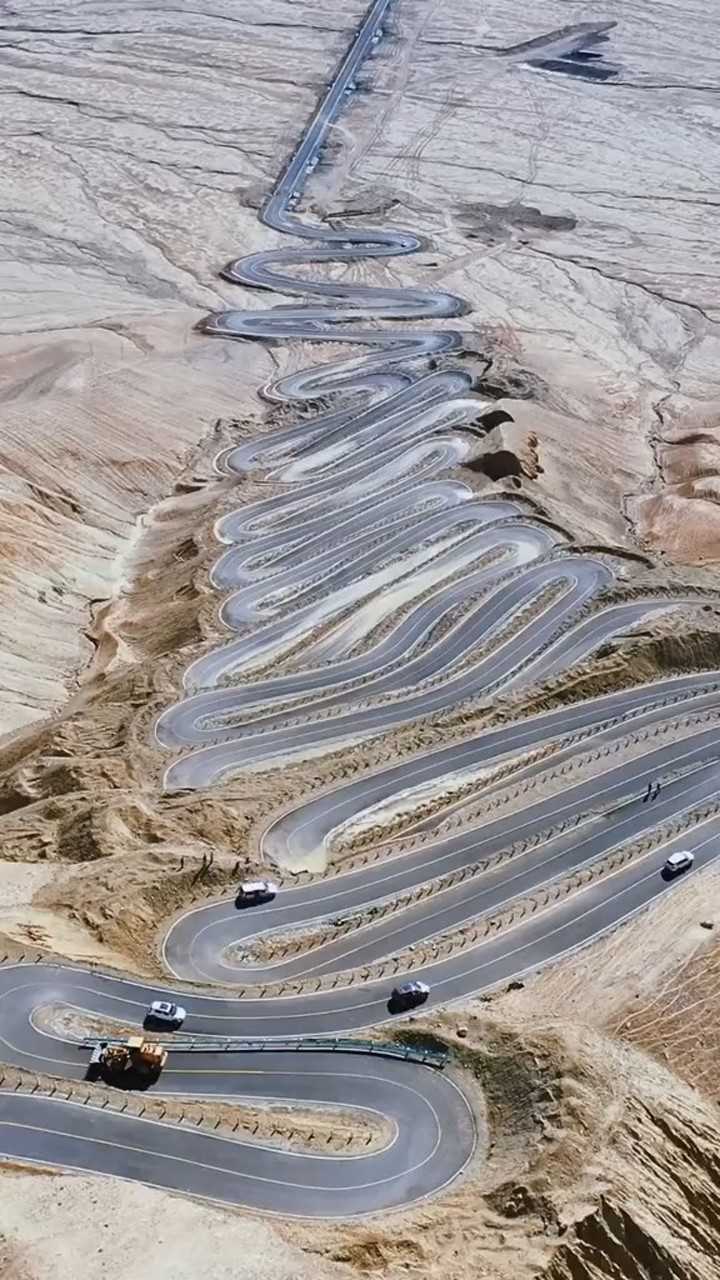 塔什库尔干县的瓦恰公路排名中国前三最多弯道的公路左转弯右转弯让你