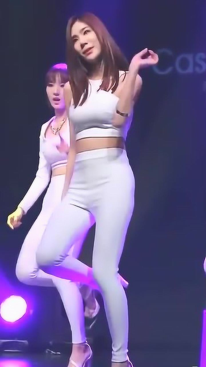 饭拍韩国女团性感的小姐姐跳舞果然没让人失望