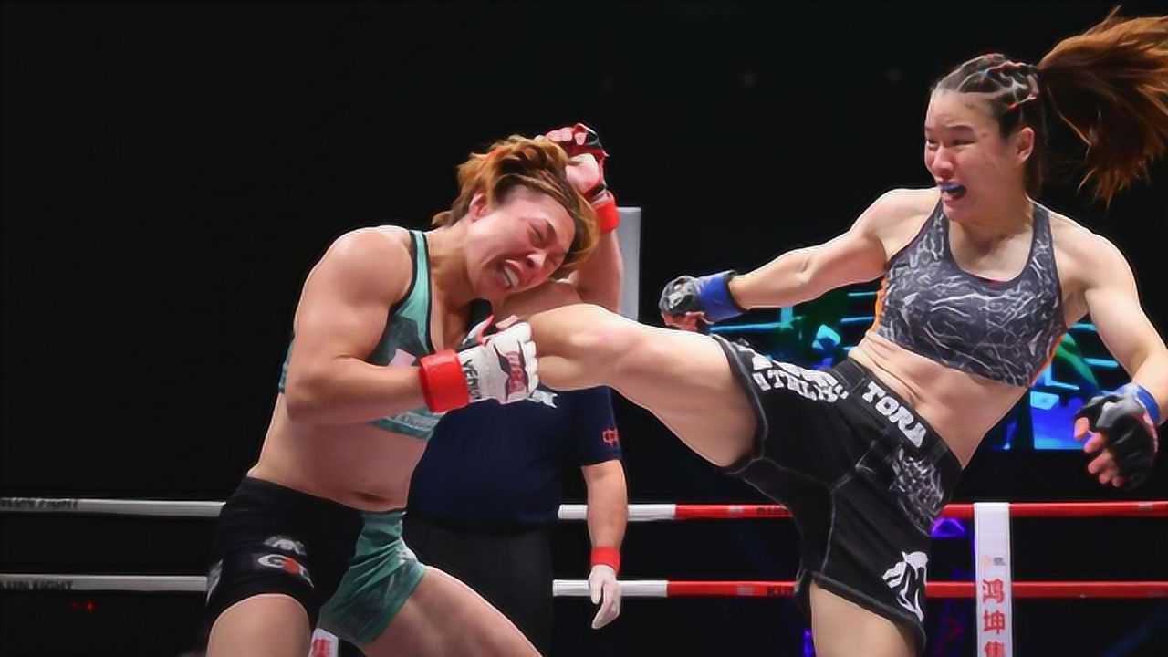 张伟丽超霸气ko!按住对手连轰几膝ko,对手痛苦不堪倒地认输