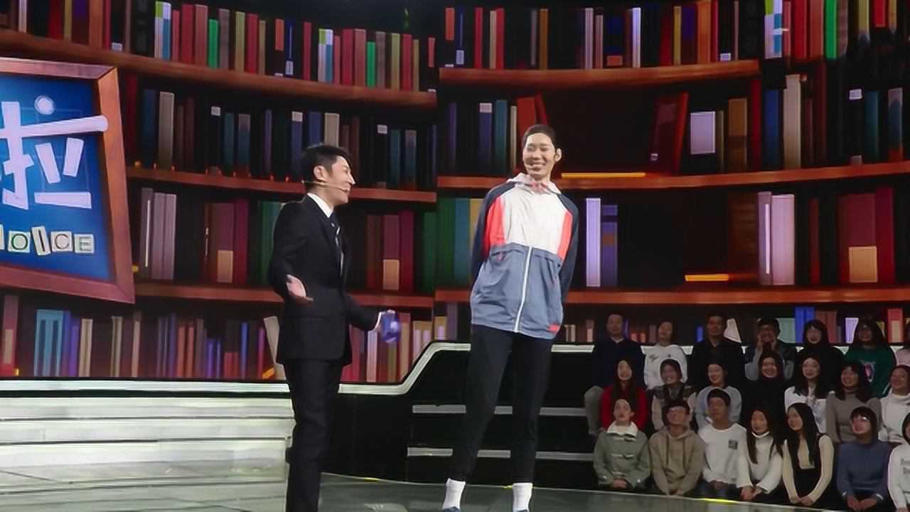 撒贝宁身高梗集锦,和中国女排同台,小撒:请收起诡异的笑容
