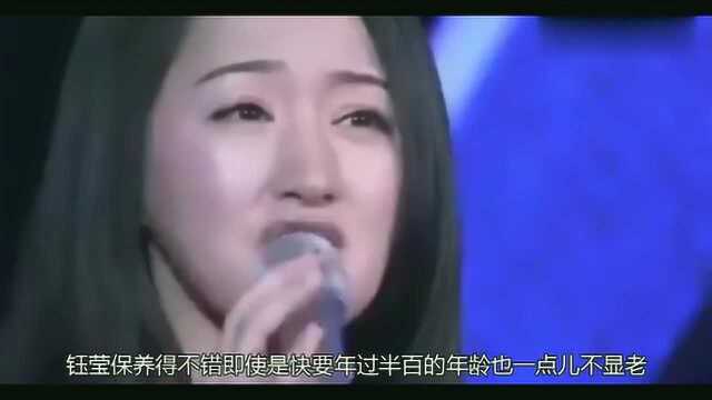 杨钰莹微博发试装照,年过半百的年龄,仍然散发着浓浓的少女气!