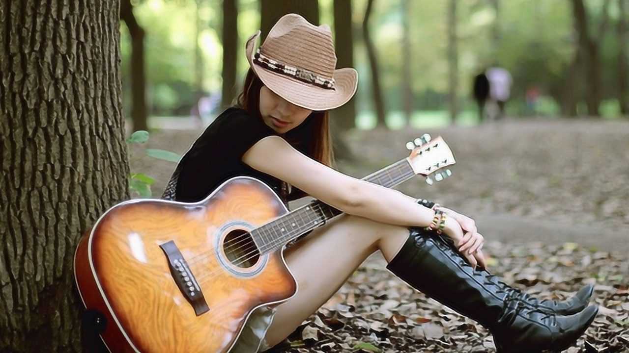 颜值美女吉他弹唱《橄榄树》,这水准绝啊!