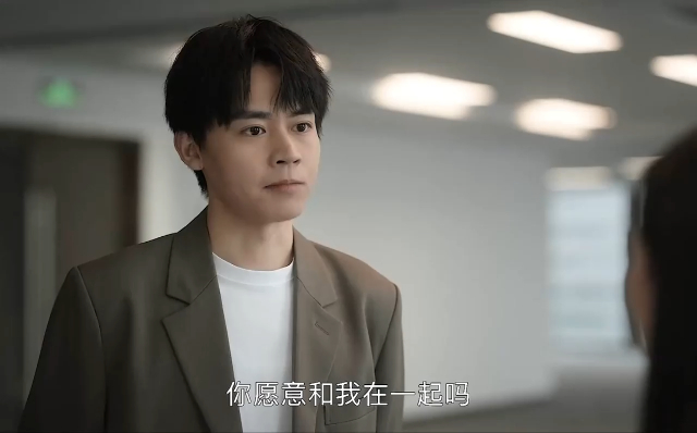 失去双腿的女人离婚后逆袭成了大网红,被两个高富帅同时追求,前 夫