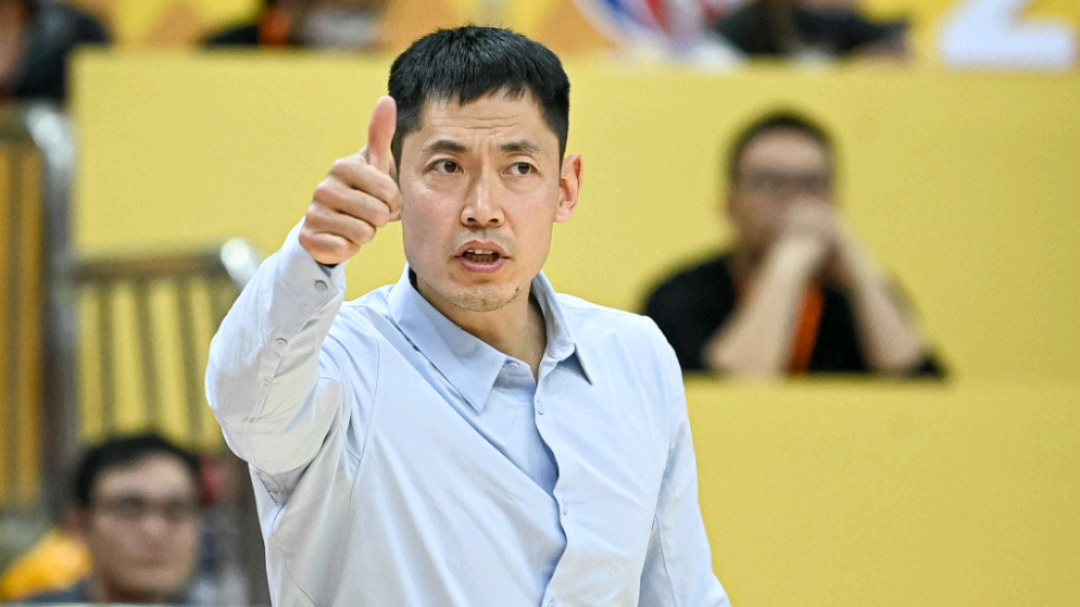 付豪联手赵继伟连飙三分 张庆鹏双手抱头尽显无奈