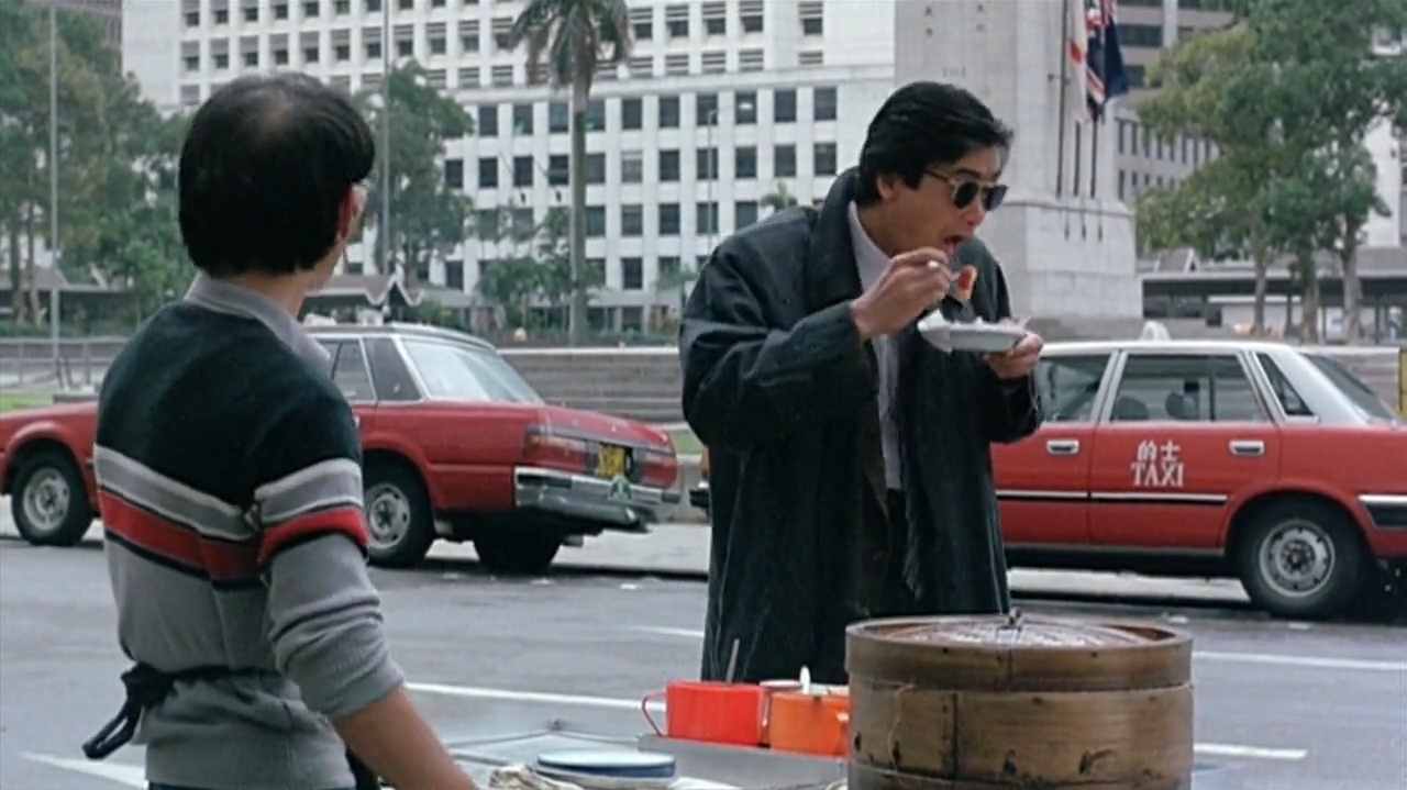 这才叫经典,小马哥吃路边摊,完事还不忘推小贩一把