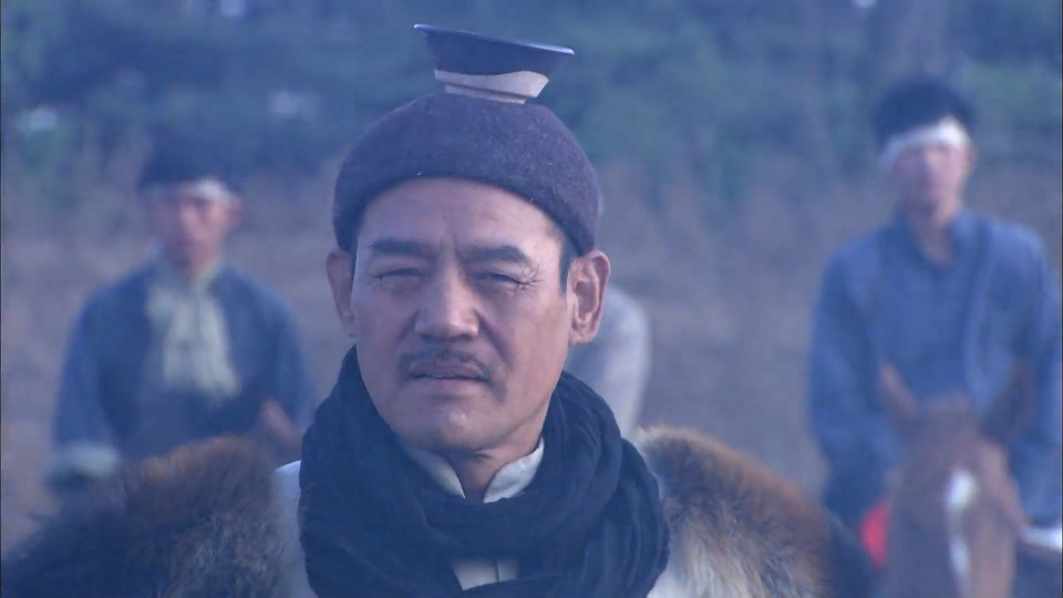 天海加入忠义团,二当家想除掉他,但天海不给他开枪的机会