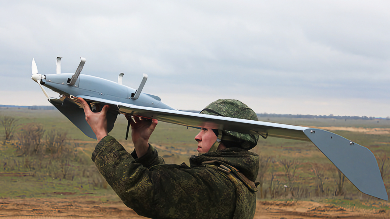 俄军新型无人机,能挂人能运货,还能武装侦察