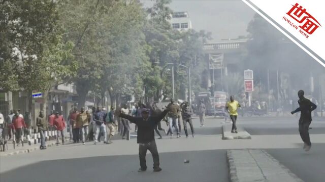 肯尼亚多地爆发抗议活动:示威者投掷石块 警方发射催泪瓦斯驱散人群