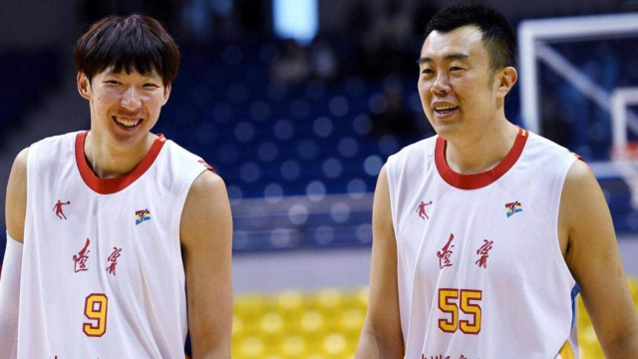 接地气!夺冠后韩德君带老婆回家务农,农村娃逆袭成巨星