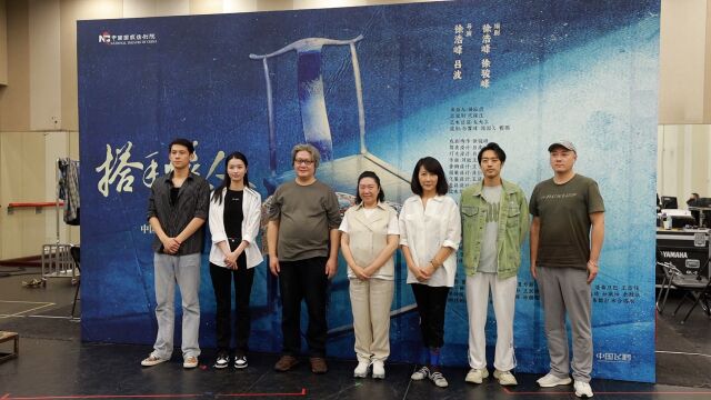 探班《搭手飞人》:导演徐浩峰阔别话剧舞台20年后回归之作 