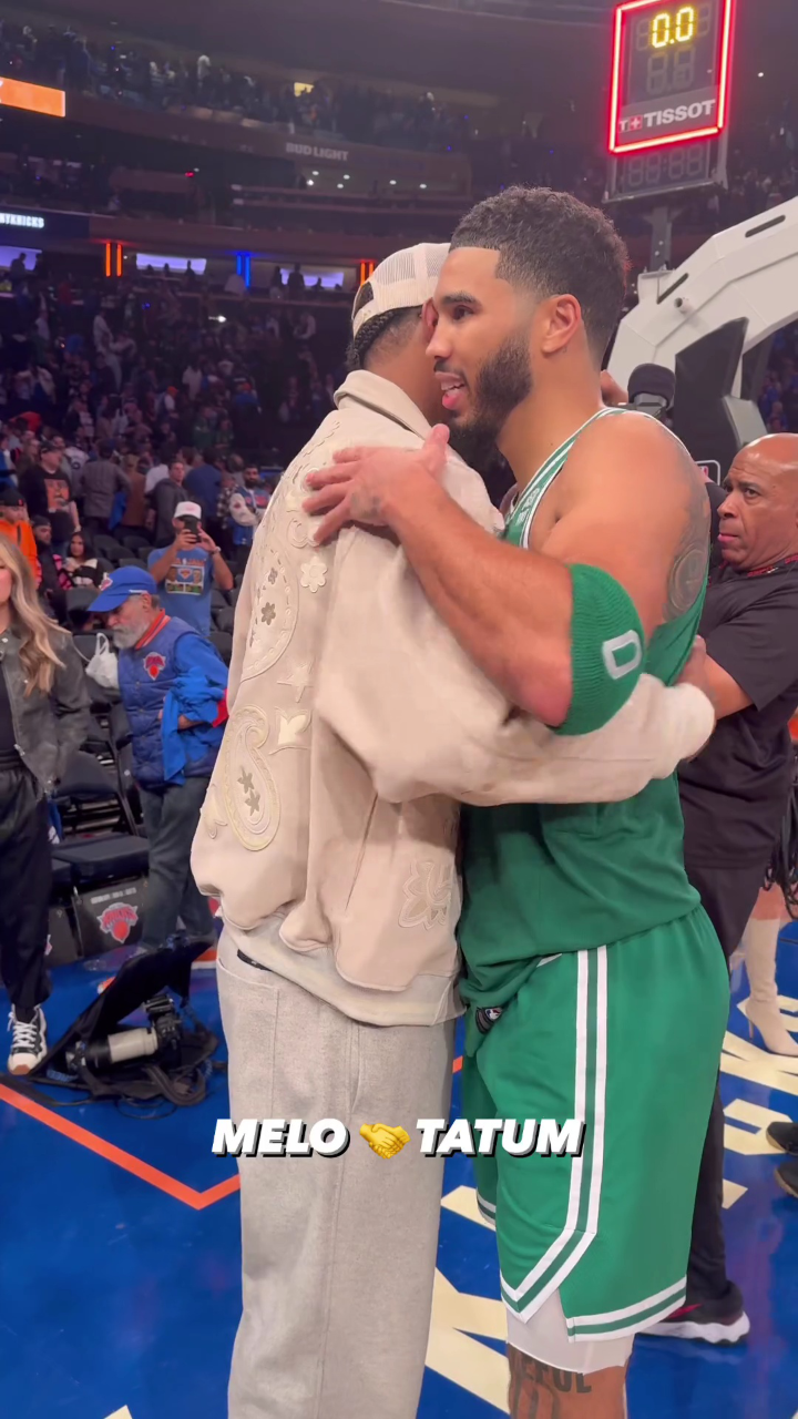 塔图姆&甜瓜赛后拥抱致意!獭兔这迷之身高