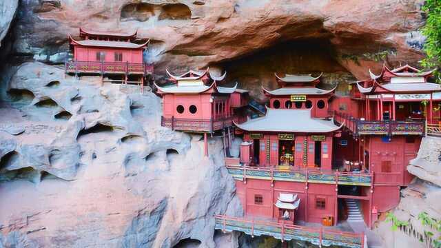 福建有座悬崖寺庙,靠“木柱”撑起上千年,专家至今难以解释