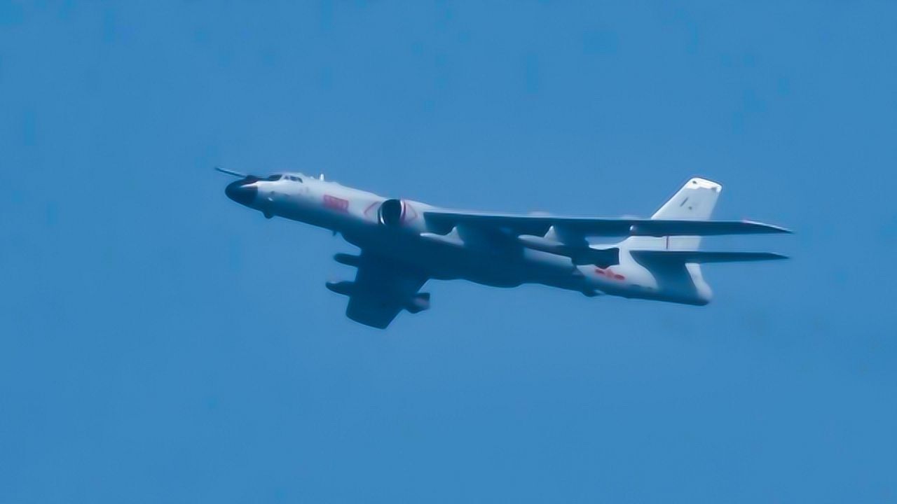 风头不亚于歼20新型远程战略轰炸机轰6n首次亮相