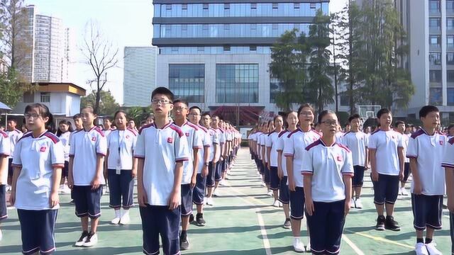 任家路中学2000师生携全球海外毕业生祝贺祖国70华诞