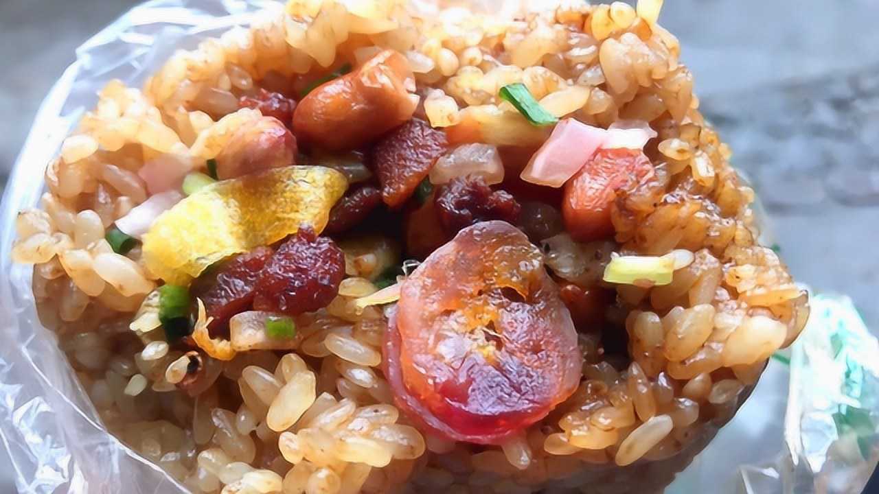 9块钱糯米饭什么样子?木桶蒸 蛋丝裹 黔五福香肠脆哨不能少