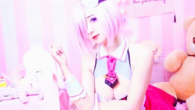 动漫COSPLAY:丰满白皙,玛修COS泳装好看吗?