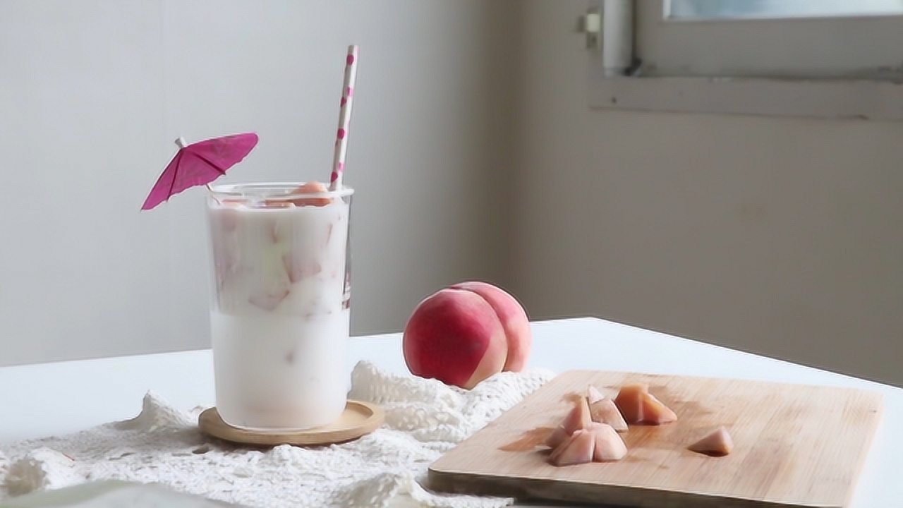 蜜桃成熟时自制超好喝桃子牛奶