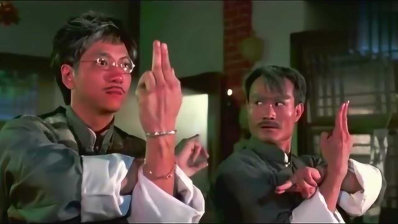 僵尸先生:人吓人吓死人,小伙假扮僵尸吓人,却惊动了真正的僵尸