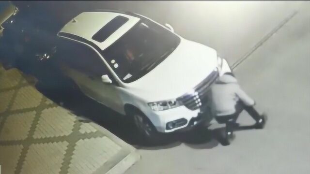 银川警方一日连破多起砸车玻璃盗窃案