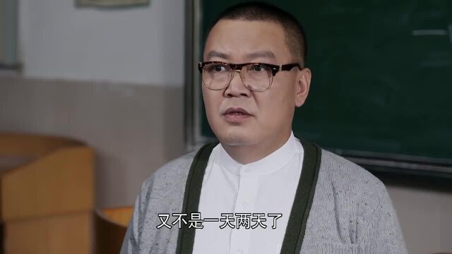 前卫大学老师,在课堂播放西方开放式电影,保守女学生看了想骂人