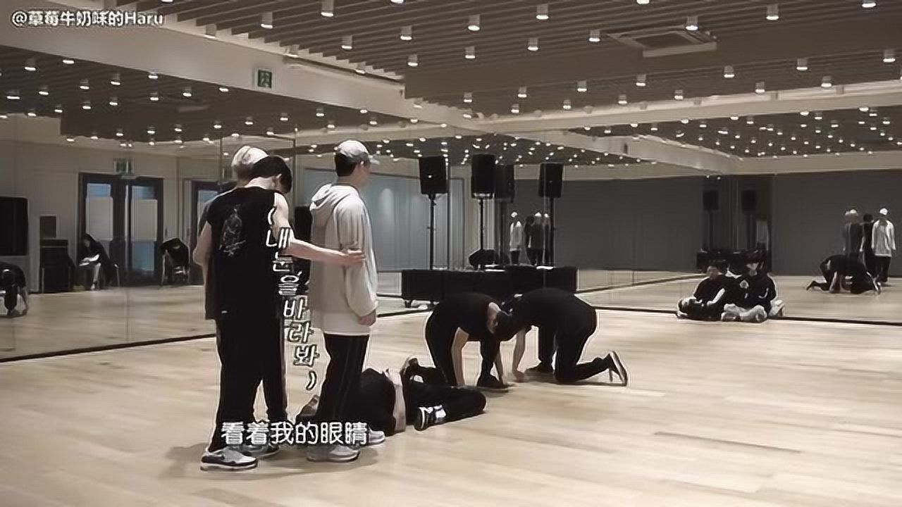 EXO练习室视频!成员练舞加娱乐,伯贤新绝技连kai都不会!_腾讯视频