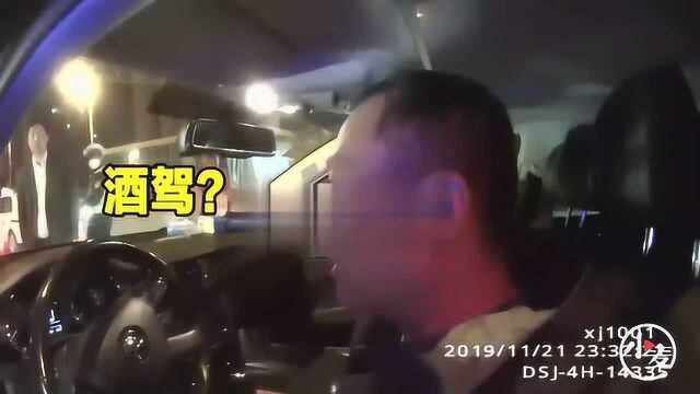 郑州男子刮蹭试图逃逸被民警拦截,打开车门后民警查出大问题