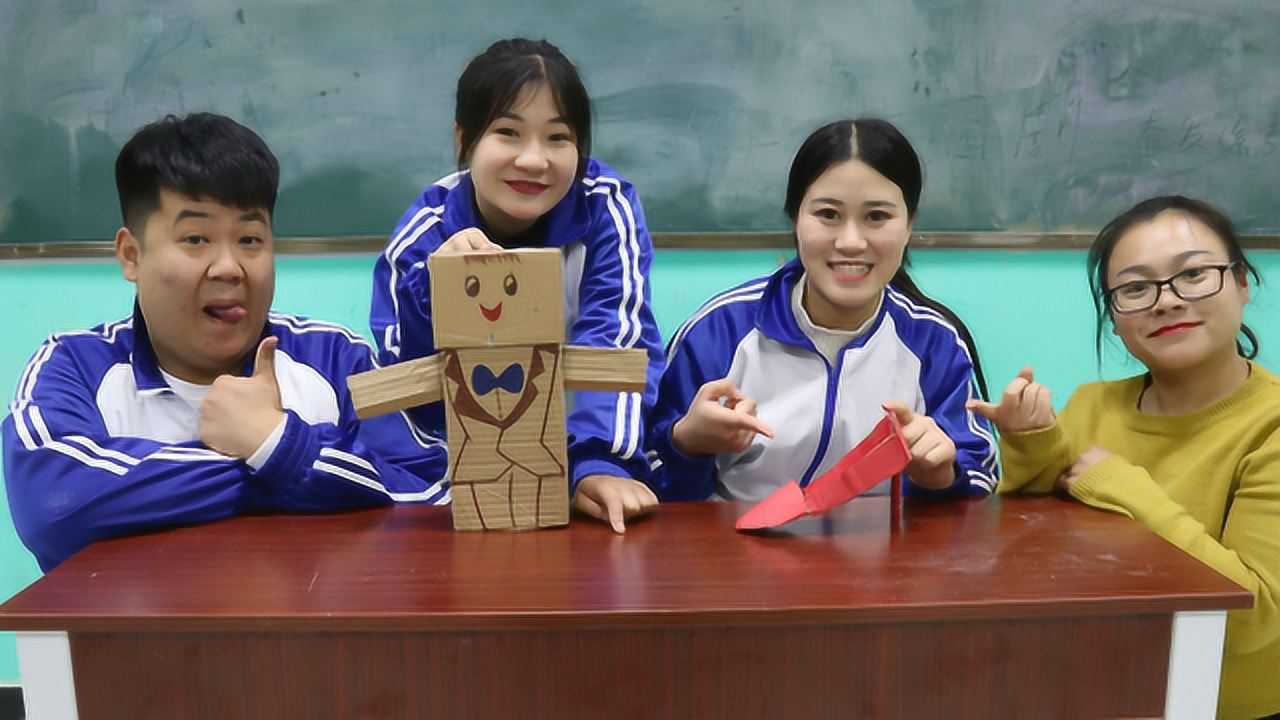 老师让学生用纸箱做手工王小九竟给老师做了一只高跟鞋真厉害
