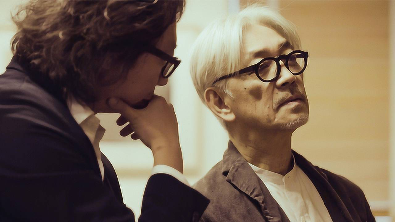 十三邀丨圣诞夜,横扫奥斯卡,金球奖和格莱美的音乐大师坂本龙一来了