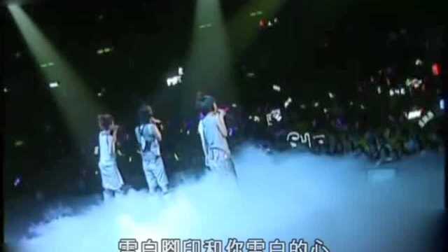 SHE演唱会现场演唱非常抒情的《白色恋歌》