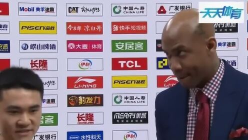 《CBA全场集锦》胜广州 马布里赛后送出迷人微笑