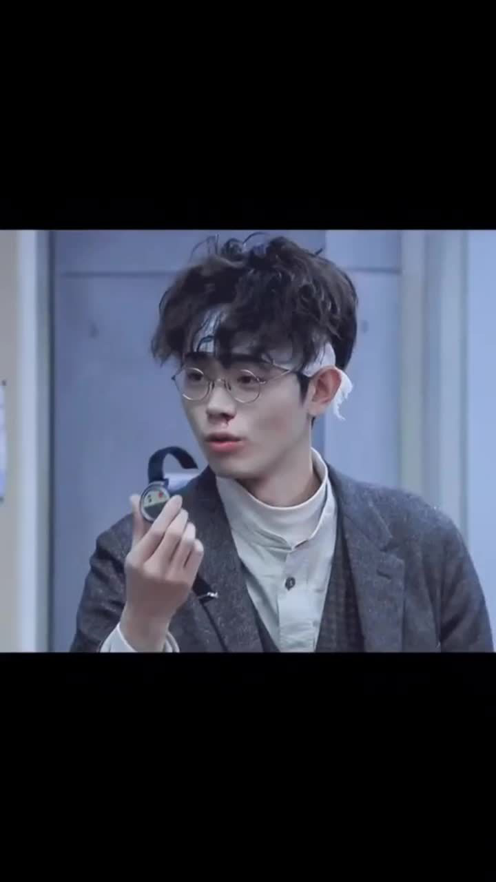 菅田将晖短发眼镜太适合苏打了吧简直a爆大家觉得呢