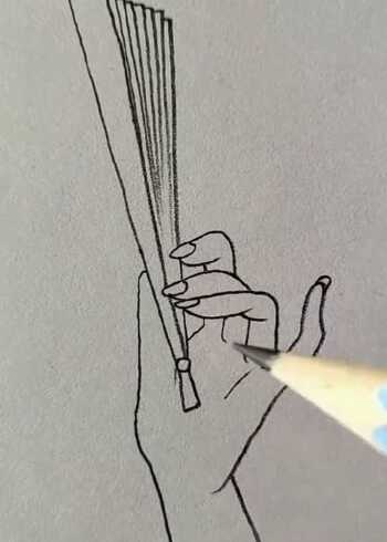 手握扇子的画法图片