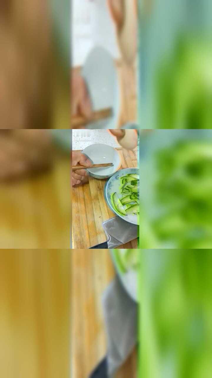 黄阳光用脚做饭