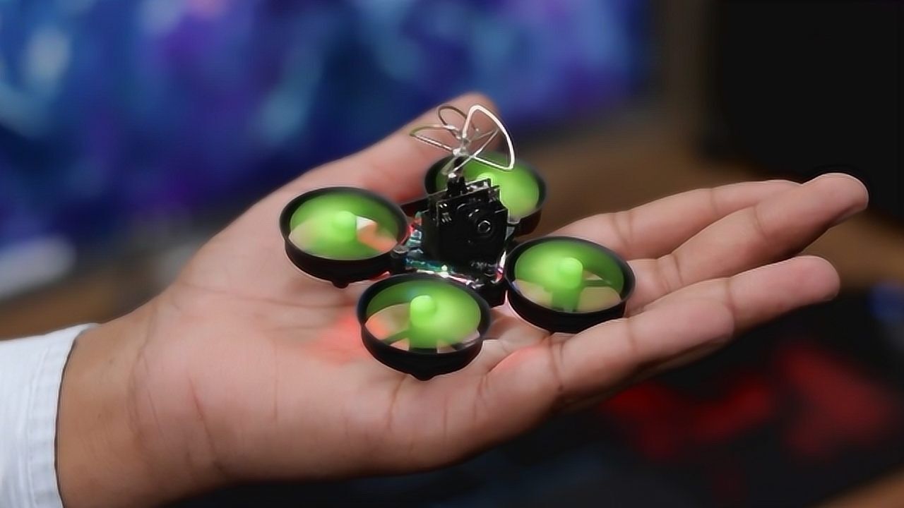 4分钟教你用简易材料在家手工迷你四轴无人机