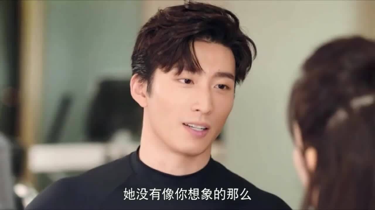 十年三月三十日靳燃玩袁莱的小手这动作太自然了吧