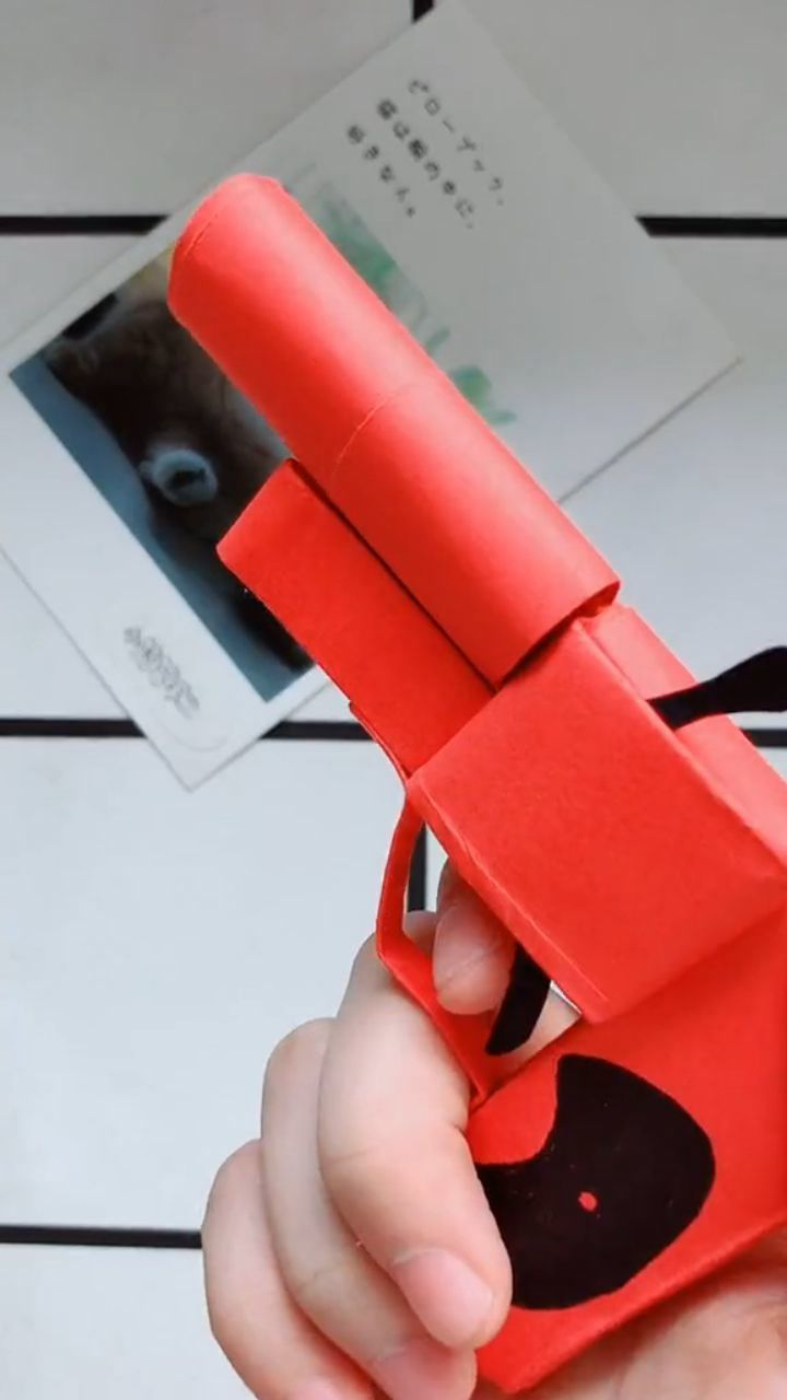 吃鸡神器纸版信号枪哈哈远程向大家发送了一个小爱心