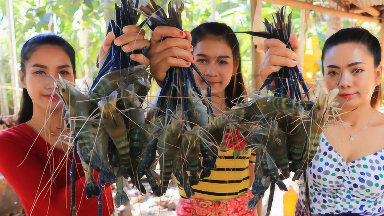 农村美女野外制作美味烤虾,看到她的做法,网友:肯定很美味!腾讯视频